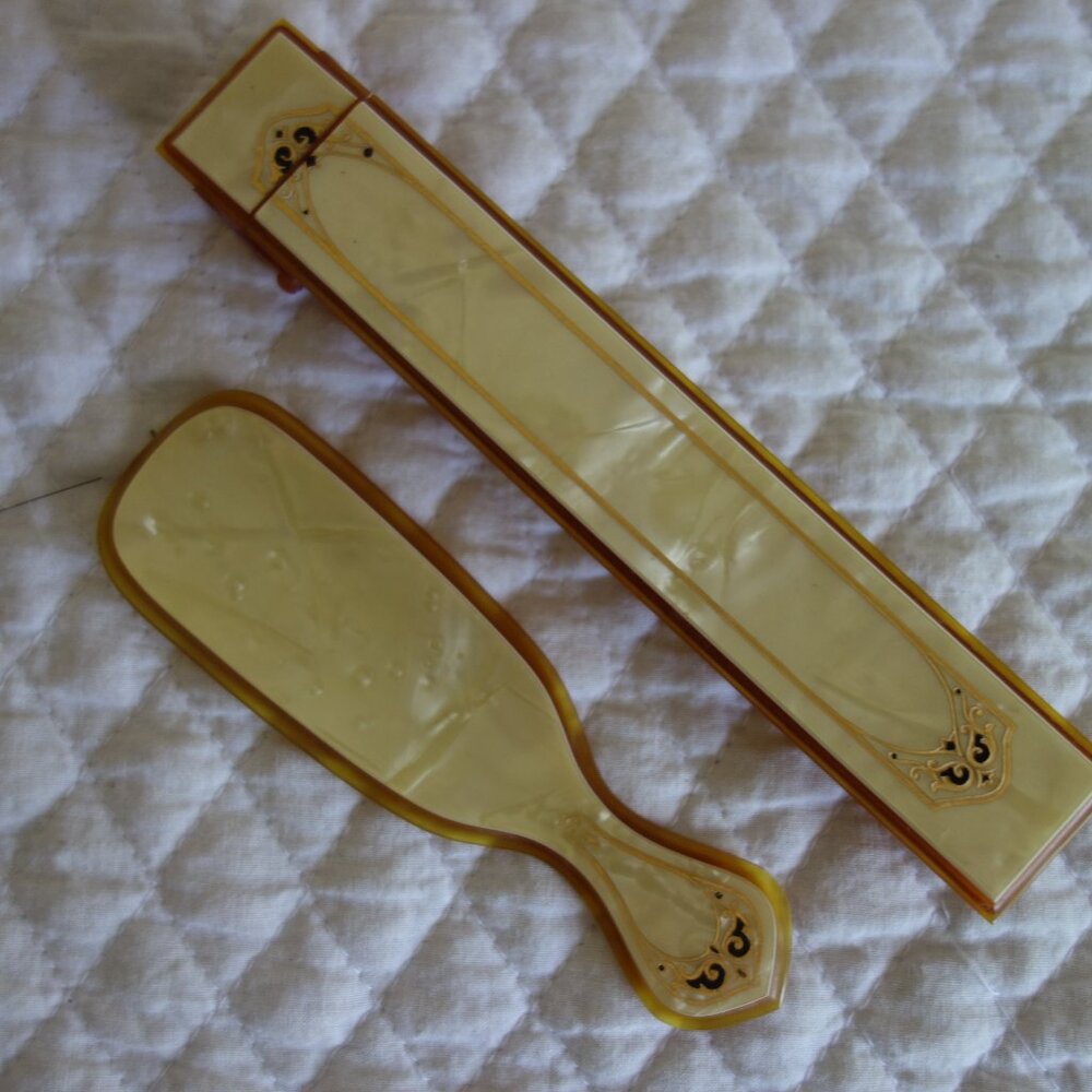 Vtg Art Deco Nouveau Celluloid Vanity Hand Mirror Shoe Horn & Accessories - Picture 4 of 4